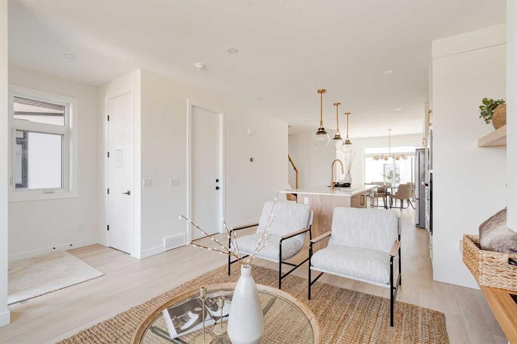 39B Moncton Road Ne, Calgary, AB - Indoor Photo Showing Living Room