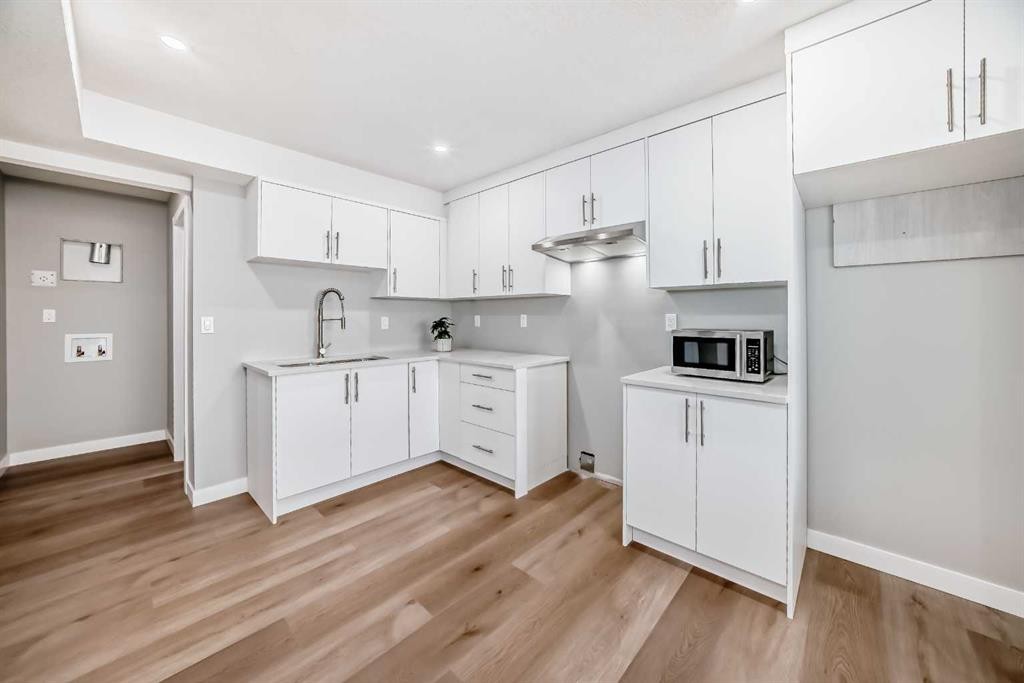 64 Nolancrest Manor Nw, Calgary, AB - Indoor Photo Showing Kitchen