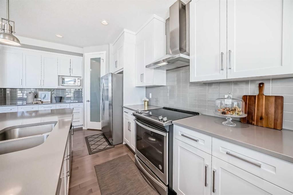 64 Nolancrest Manor Nw, Calgary, AB - Indoor Photo Showing Kitchen With Double Sink With Upgraded Kitchen