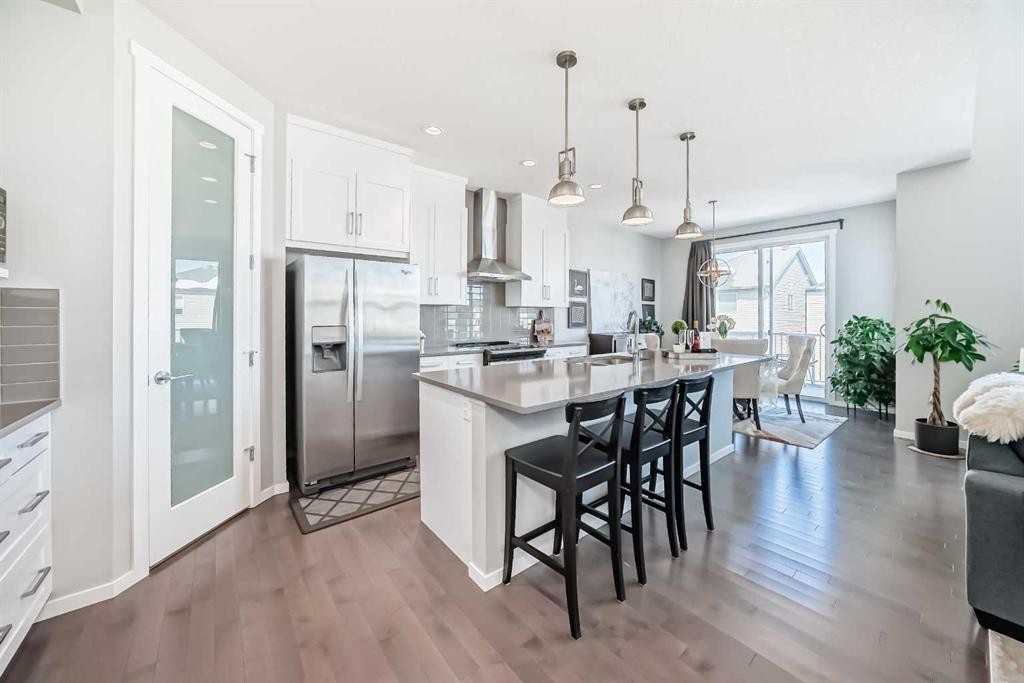 64 Nolancrest Manor Nw, Calgary, AB - Indoor Photo Showing Kitchen With Upgraded Kitchen