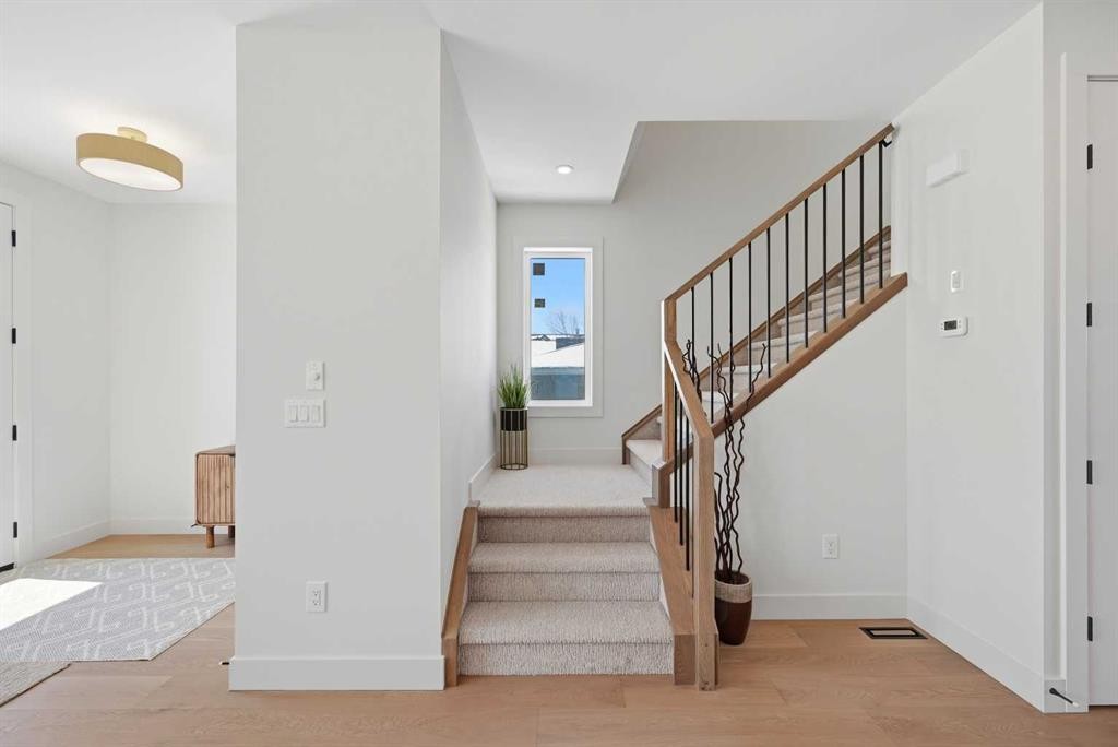 8140 47 Avenue Nw, Calgary, AB - Indoor Photo Showing Other Room