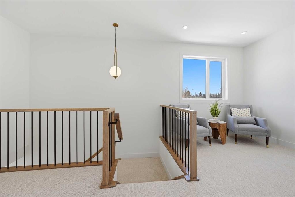 8140 47 Avenue Nw, Calgary, AB - Indoor Photo Showing Other Room