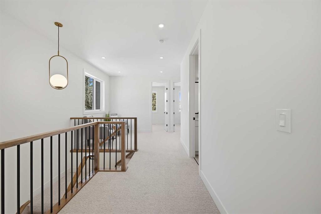 8140 47 Avenue Nw, Calgary, AB - Indoor Photo Showing Other Room