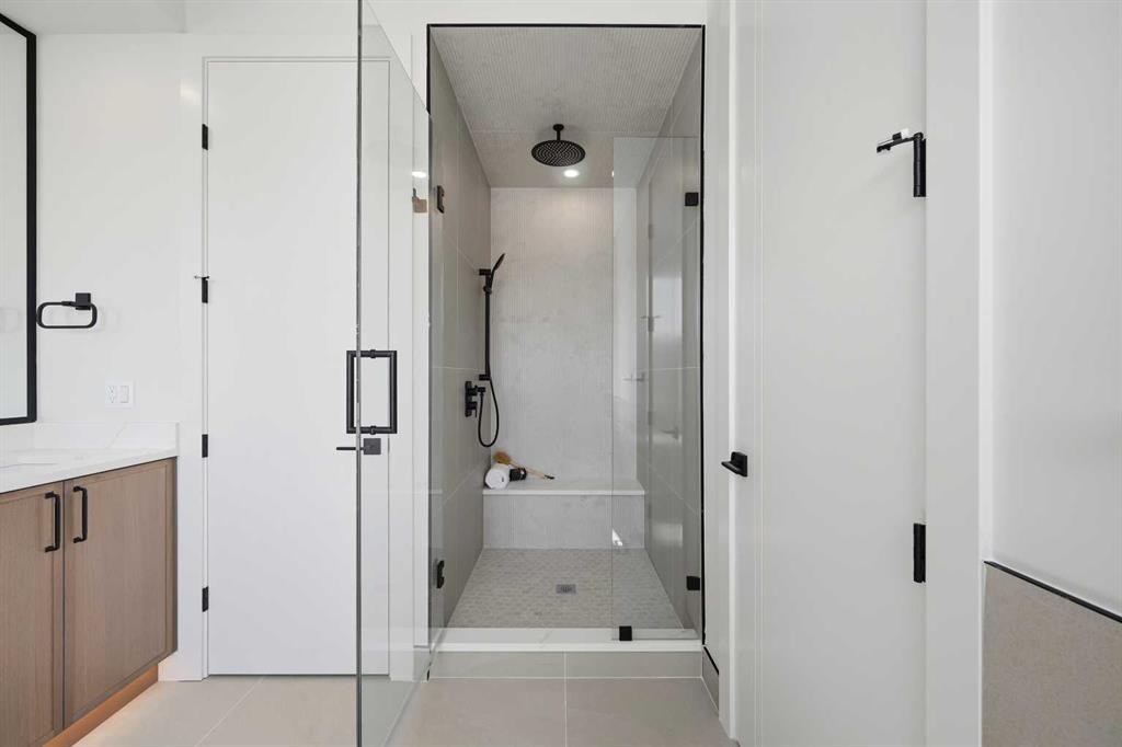 8140 47 Avenue Nw, Calgary, AB - Indoor