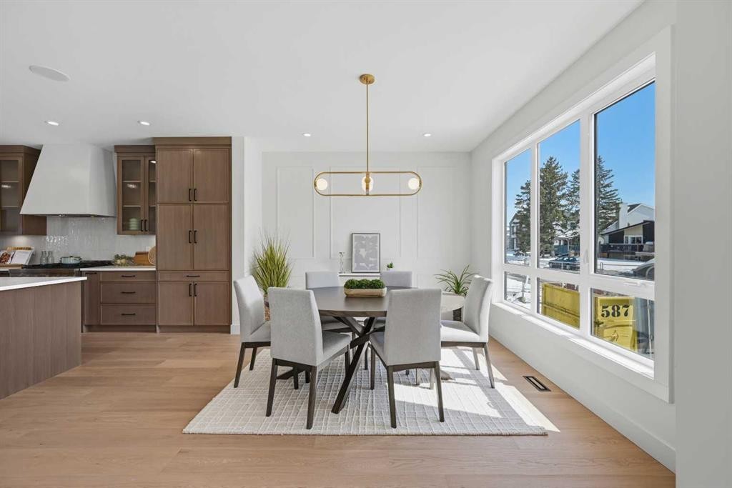 8140 47 Avenue Nw, Calgary, AB - Indoor Photo Showing Other Room