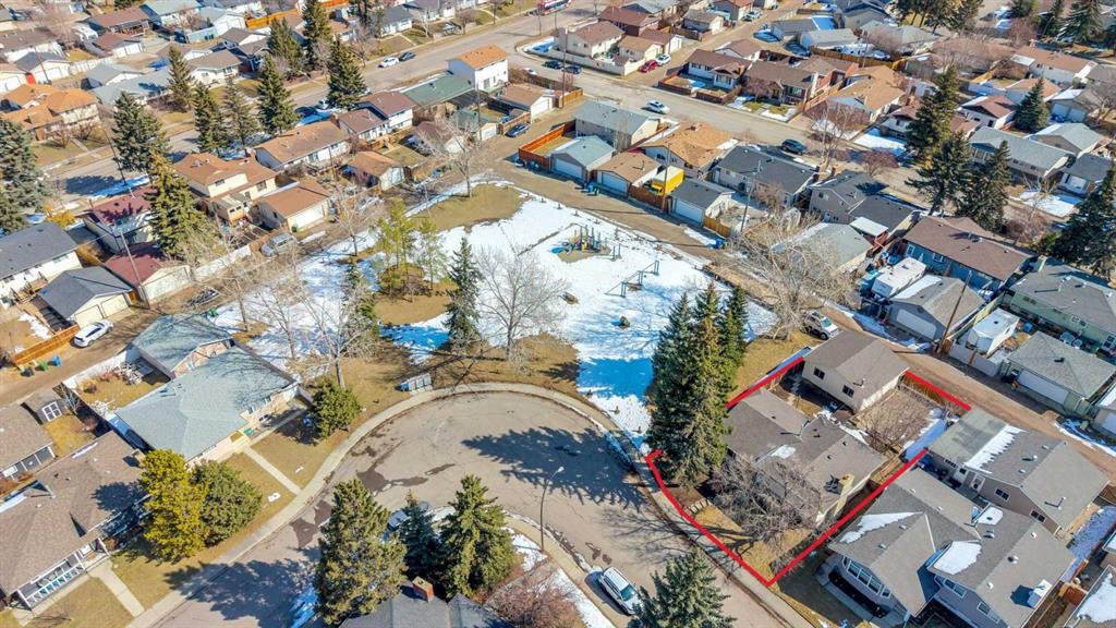 221 Madeira Crescent Ne, Calgary, AB -