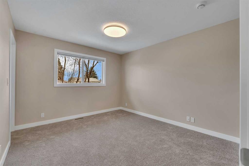 221 Madeira Crescent Ne, Calgary, AB - Indoor Photo Showing Other Room