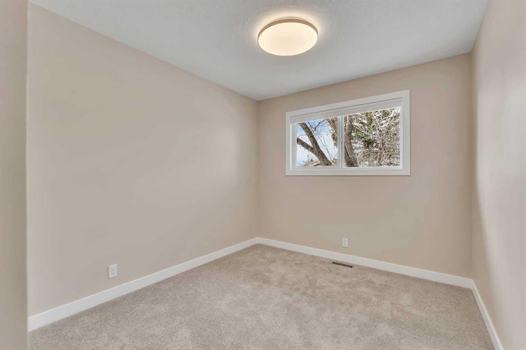 221 Madeira Crescent Ne, Calgary, AB - Indoor Photo Showing Other Room