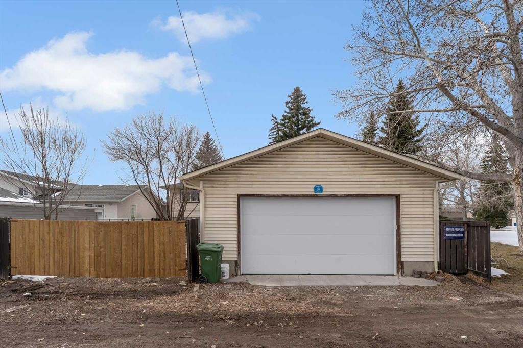 221 Madeira Crescent Ne, Calgary, AB - Outdoor