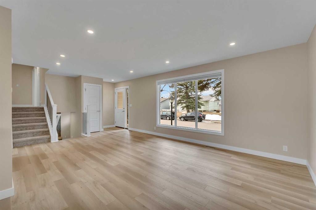 221 Madeira Crescent Ne, Calgary, AB - Indoor