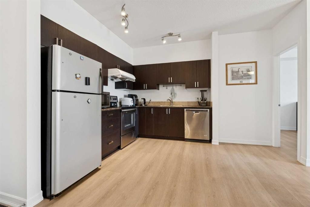 116-117 Copperpond Common Se, Calgary, AB - Indoor Photo Showing Kitchen