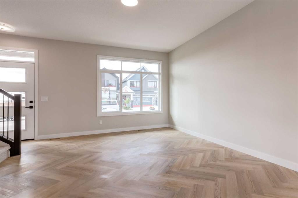 353 Cobblestone Gate, Airdrie, AB - Indoor Photo Showing Other Room