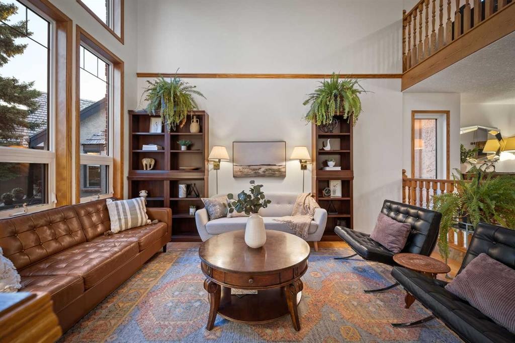 47 Edgeridge Court Nw, Calgary, AB - Indoor Photo Showing Living Room