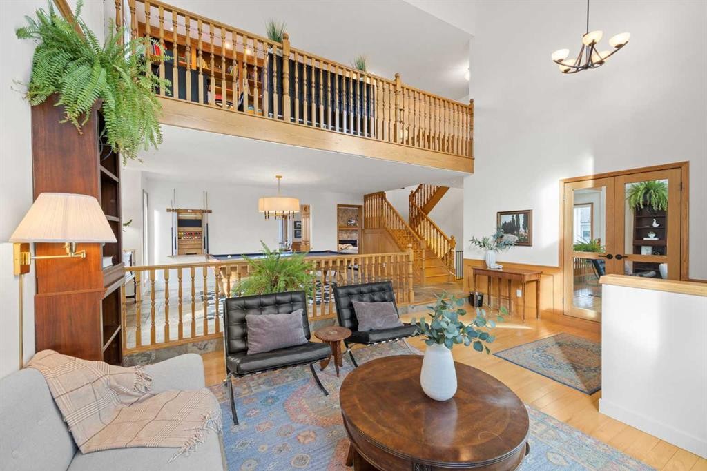 47 Edgeridge Court Nw, Calgary, AB - Indoor Photo Showing Living Room