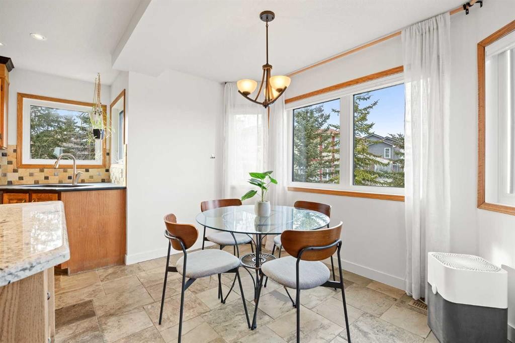 47 Edgeridge Court Nw, Calgary, AB - Indoor Photo Showing Dining Room