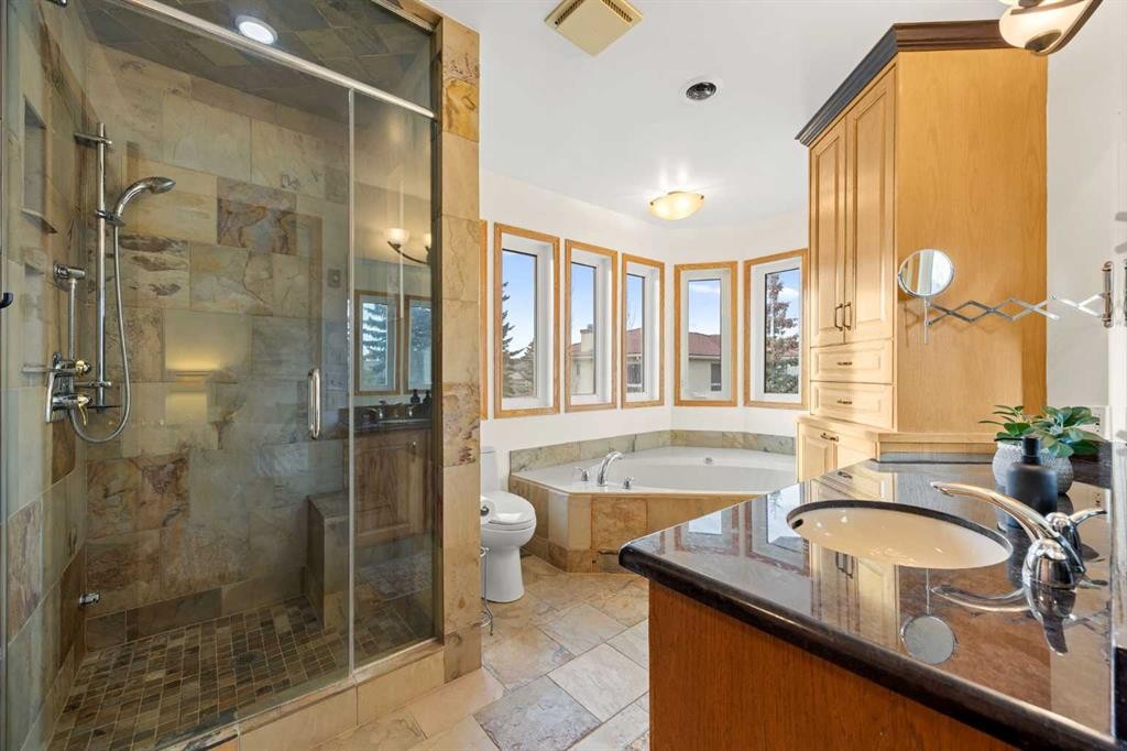 47 Edgeridge Court Nw, Calgary, AB - Indoor Photo Showing Bathroom