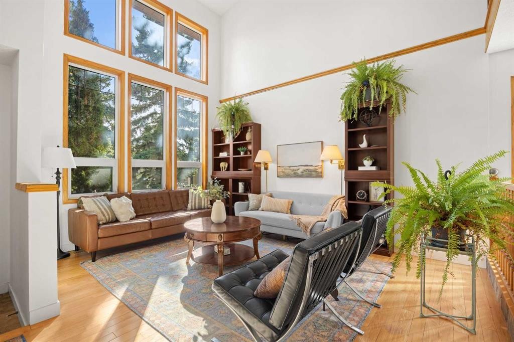 47 Edgeridge Court Nw, Calgary, AB - Indoor Photo Showing Living Room
