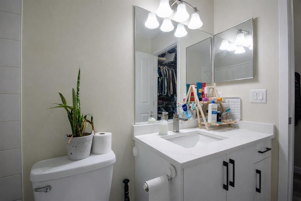 1117-1140 Taradale Drive Ne, Calgary, AB - Indoor Photo Showing Bathroom
