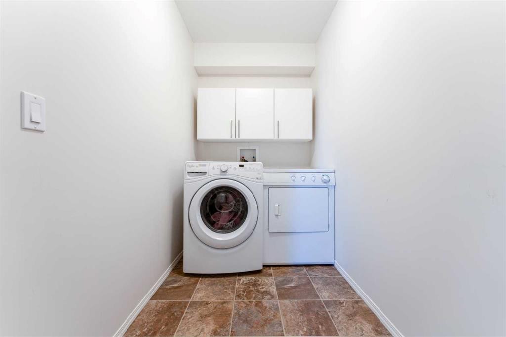 107-8 Bayside Place, Strathmore, AB - Indoor Photo Showing Laundry Room