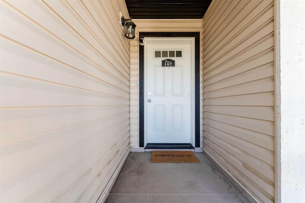 107-8 Bayside Place, Strathmore, AB - Outdoor With Exterior