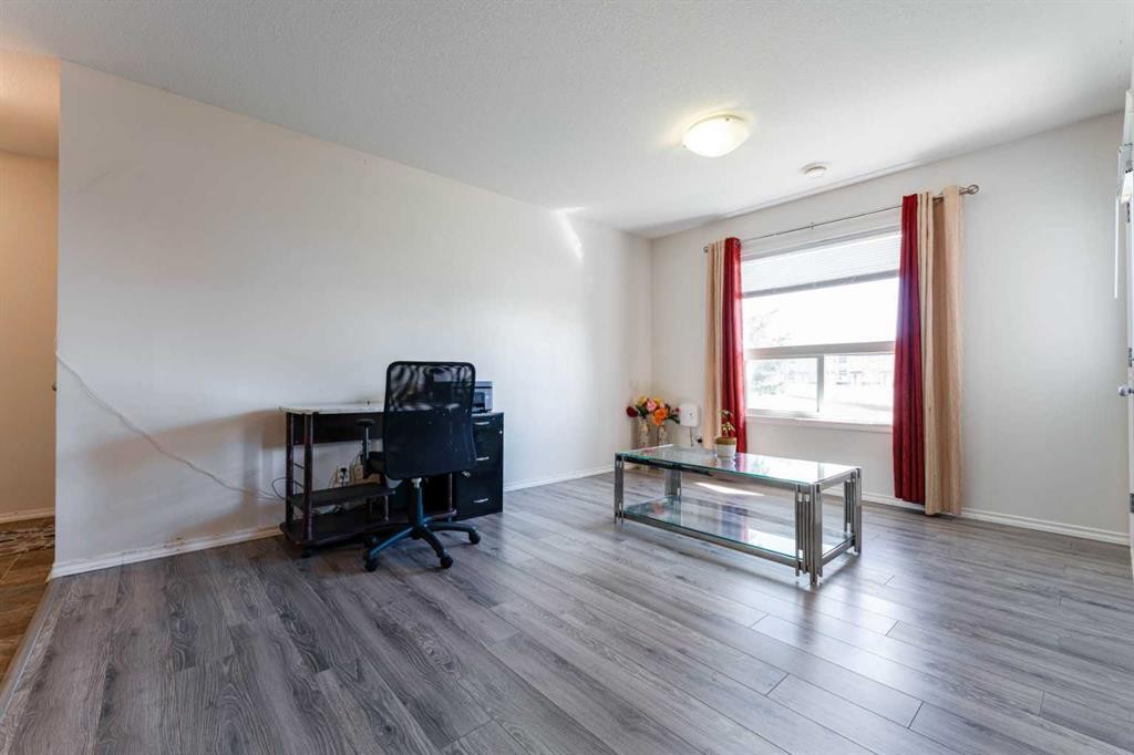 107-8 Bayside Place, Strathmore, AB - Indoor