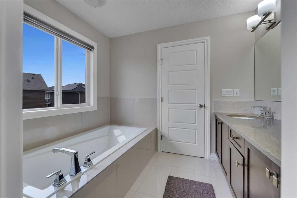 28 Saddlelake Common Ne, Calgary, AB - Indoor Photo Showing Bathroom