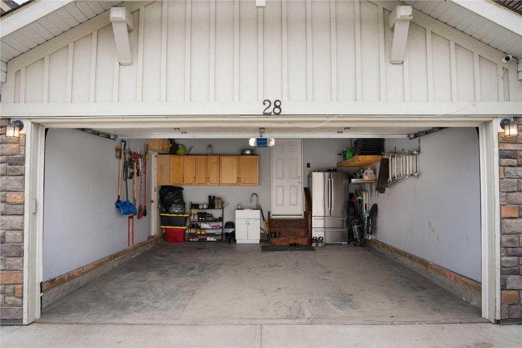 28 Saddlelake Common Ne, Calgary, AB - Indoor Photo Showing Garage