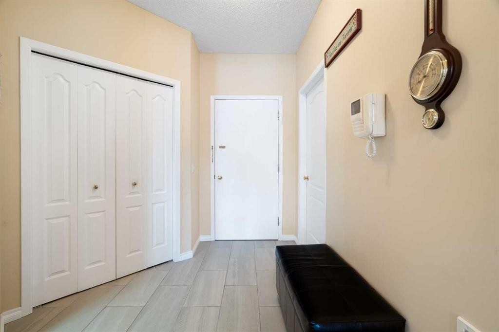 .-2107 Patterson View Sw, Calgary, AB - Indoor Photo Showing Other Room
