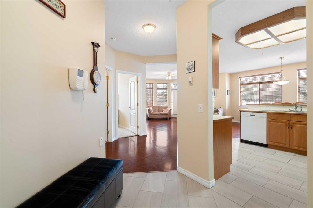 .-2107 Patterson View Sw, Calgary, AB - Indoor Photo Showing Other Room