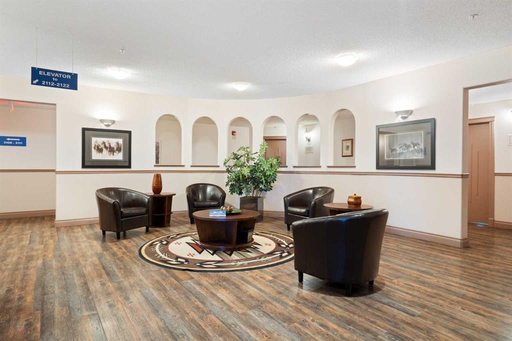 .-2107 Patterson View Sw, Calgary, AB - Indoor Photo Showing Other Room