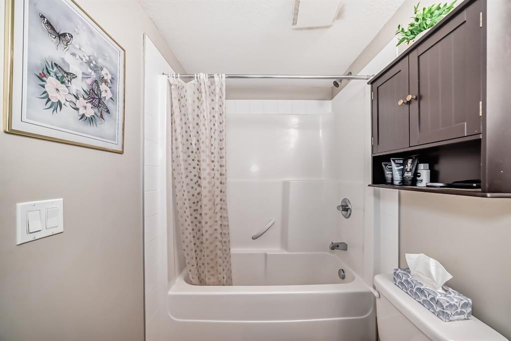 313-2300 Evanston Square Nw, Calgary, AB - Indoor Photo Showing Bathroom