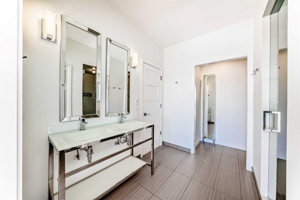 53 Rockhaven Green Nw, Calgary, AB - Indoor Photo Showing Other Room