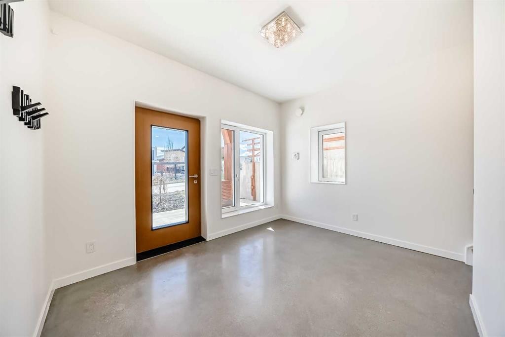 53 Rockhaven Green Nw, Calgary, AB - Indoor Photo Showing Other Room