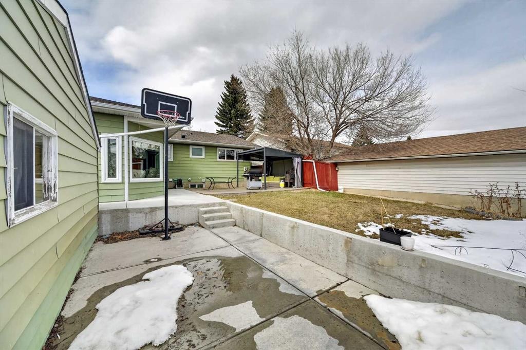 5835 28 Avenue Ne, Calgary, AB - Outdoor