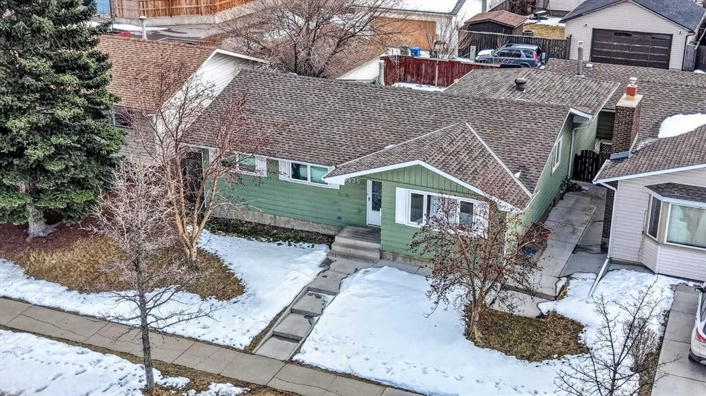 5835 28 Avenue Ne, Calgary, AB - Outdoor