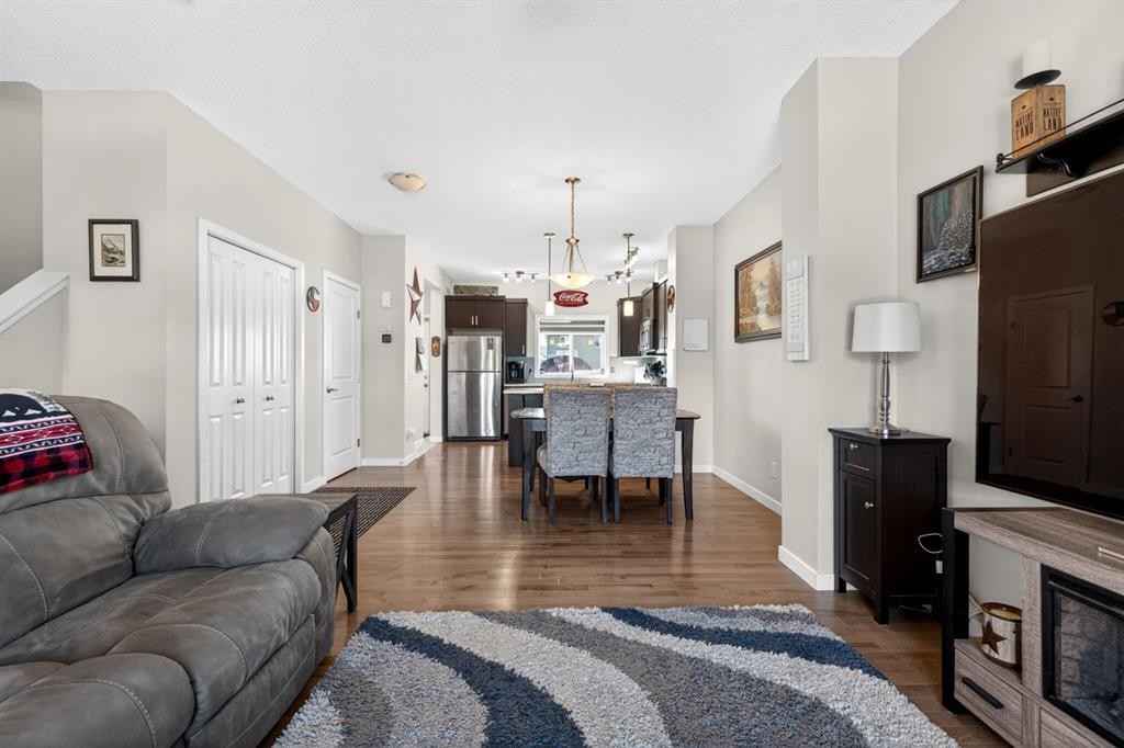 23 Belgian Link, Cochrane, AB - Indoor Photo Showing Living Room