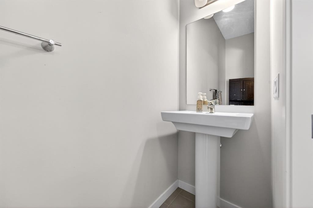 23 Belgian Link, Cochrane, AB - Indoor