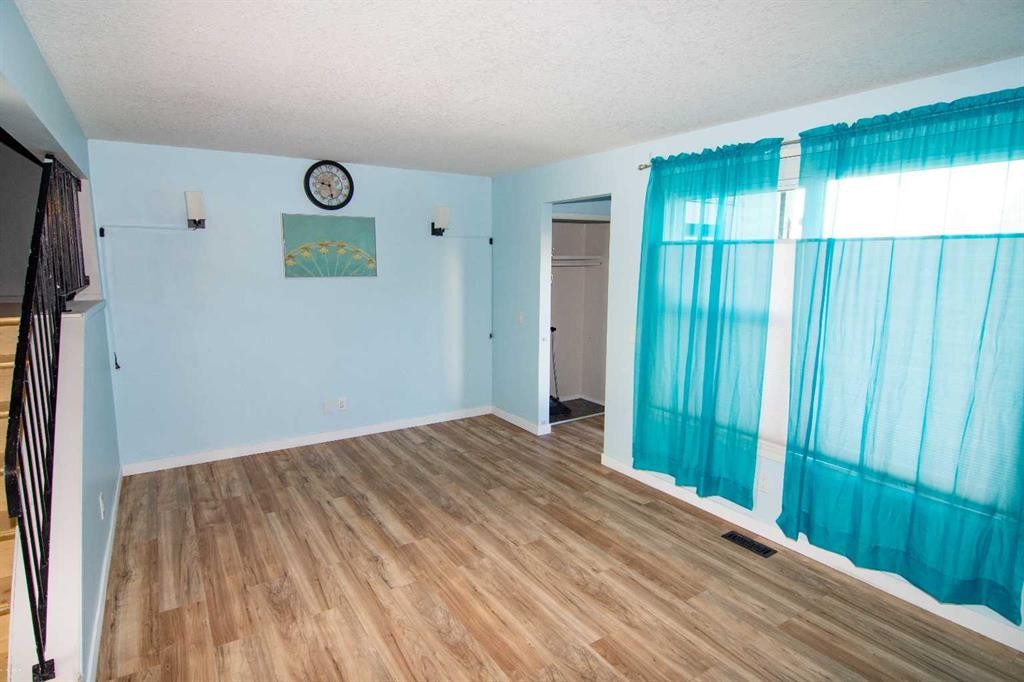 6-100 Pennsylvania Road Se, Calgary, AB - Indoor Photo Showing Other Room