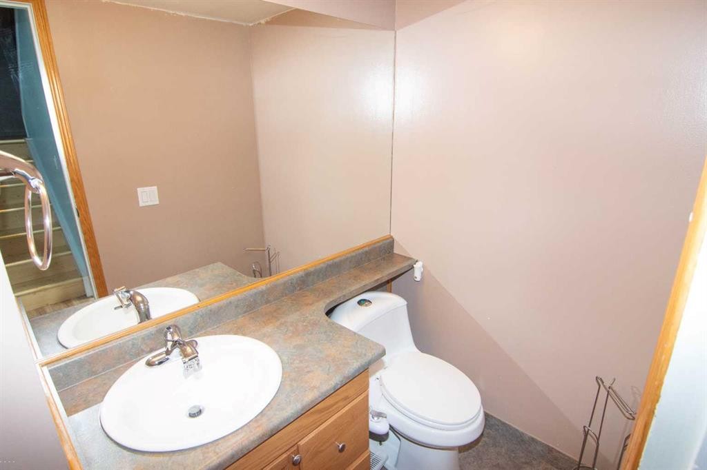 6-100 Pennsylvania Road Se, Calgary, AB - Indoor Photo Showing Bathroom