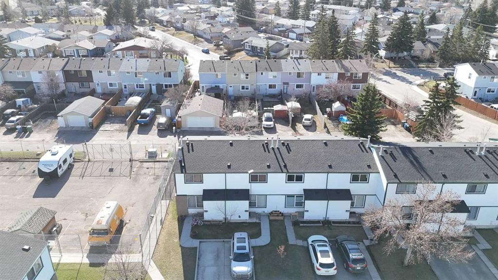 6-100 Pennsylvania Road Se, Calgary, AB - Outdoor