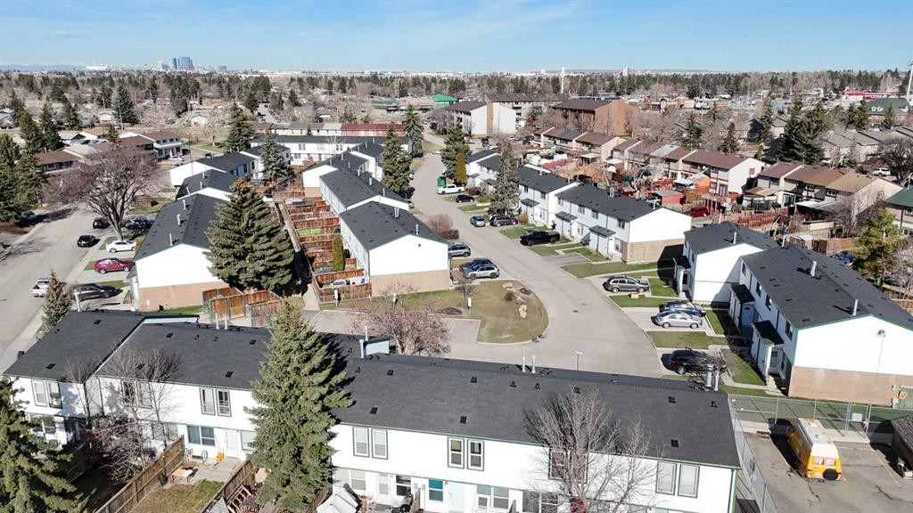 6-100 Pennsylvania Road Se, Calgary, AB - Outdoor With View