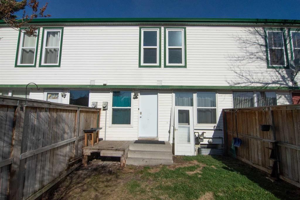 6-100 Pennsylvania Road Se, Calgary, AB - Outdoor With Exterior