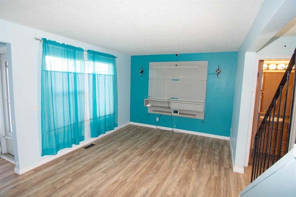 6-100 Pennsylvania Road Se, Calgary, AB - Indoor Photo Showing Other Room