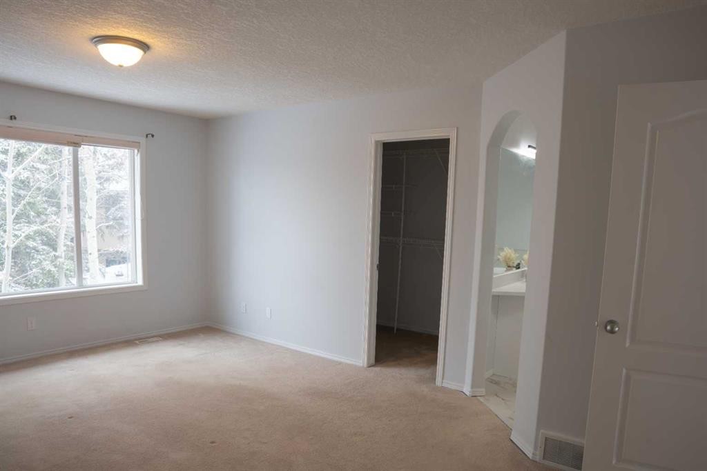 3 Strathridge Bay Sw, Calgary, AB - Indoor Photo Showing Other Room