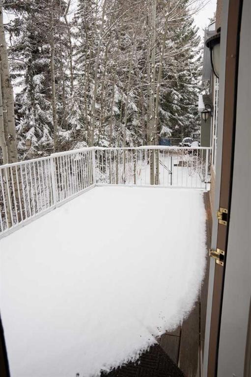 3 Strathridge Bay Sw, Calgary, AB - Outdoor