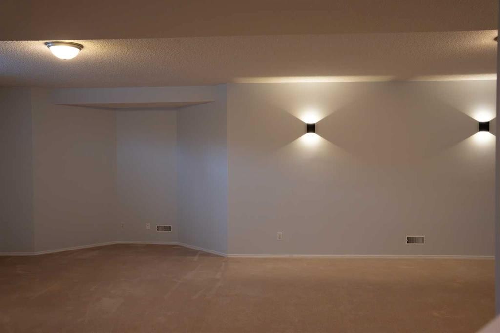 3 Strathridge Bay Sw, Calgary, AB - Indoor Photo Showing Other Room