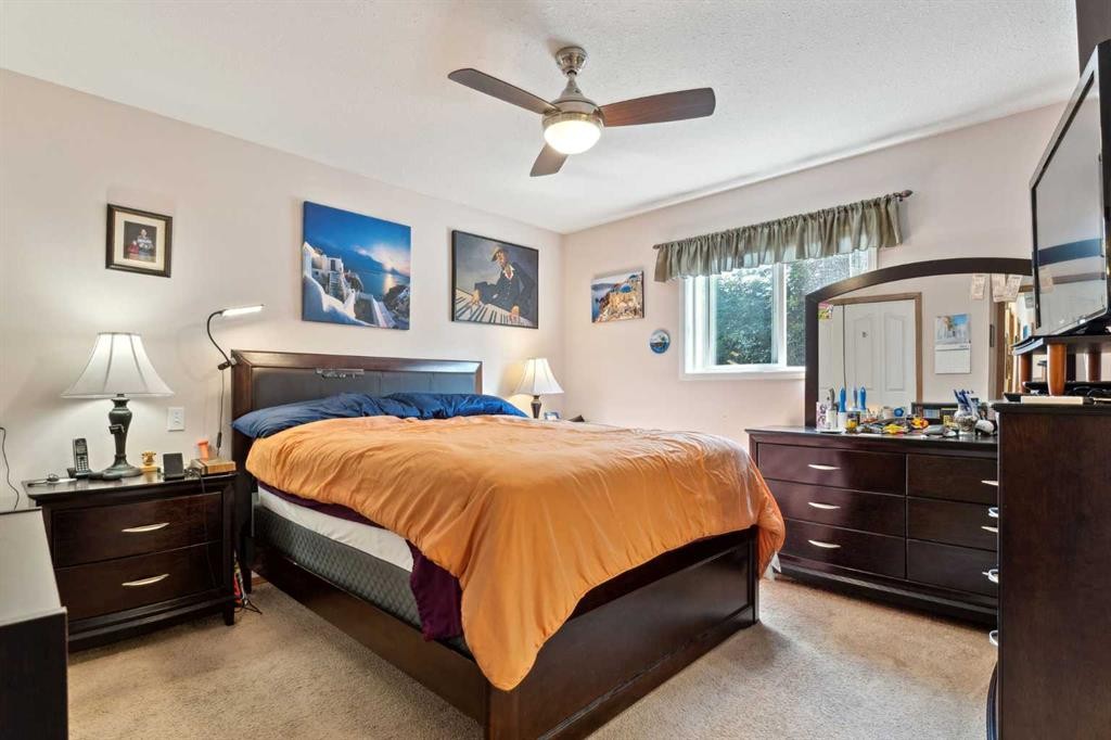 21 Citadel Crest Circle Nw, Calgary, AB - Indoor Photo Showing Bedroom