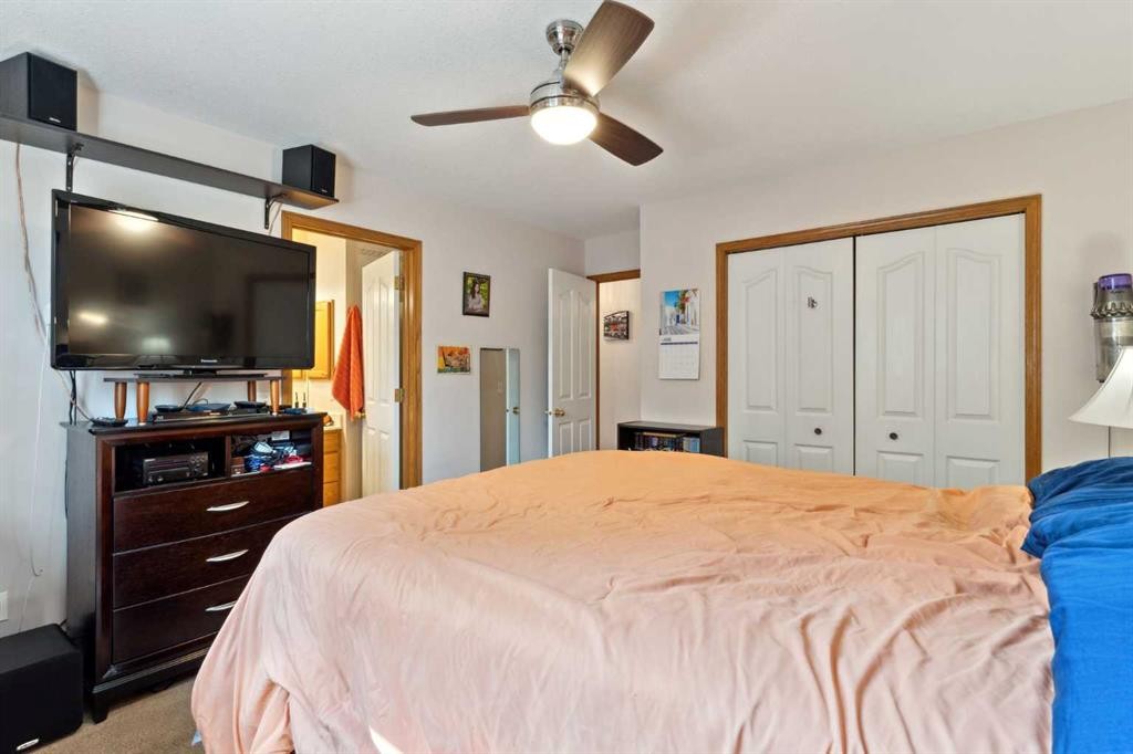 21 Citadel Crest Circle Nw, Calgary, AB - Indoor Photo Showing Bedroom
