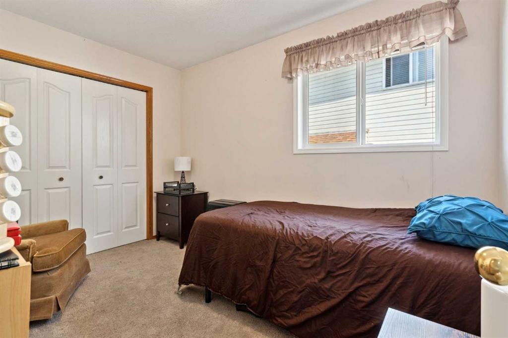21 Citadel Crest Circle Nw, Calgary, AB - Indoor Photo Showing Bedroom