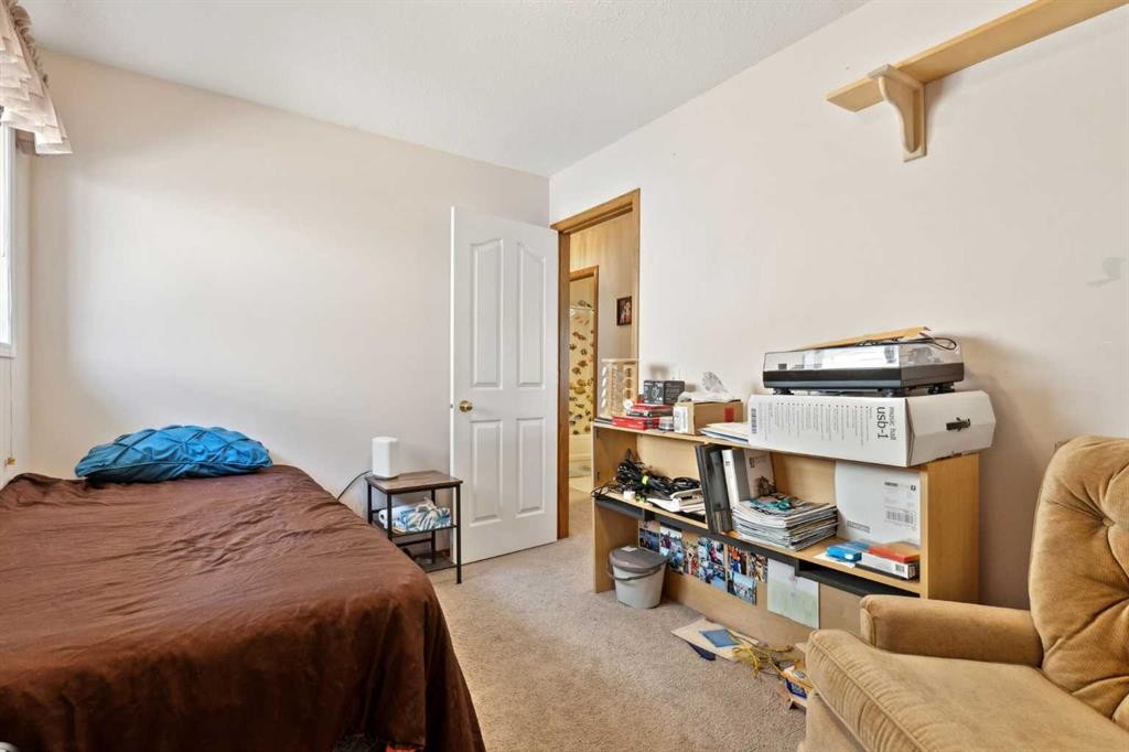 21 Citadel Crest Circle Nw, Calgary, AB - Indoor Photo Showing Bedroom